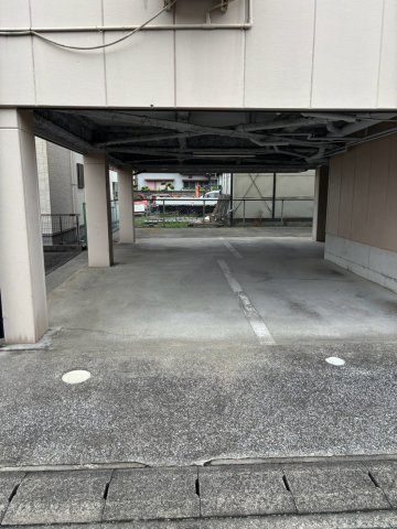 静岡県浜松市中央区1棟アパートの駐車場