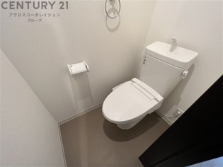 温水洗浄便座付きのトイレです♪