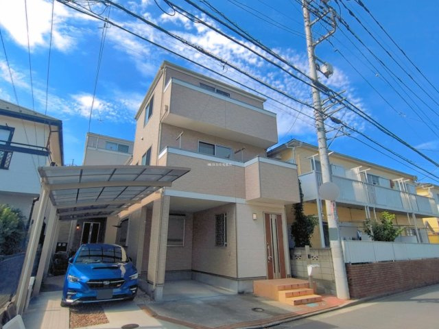 ふじみ野市北野２丁目の中古一戸建の外観|大切なお車もキレイに保てるビルトイン車庫付きの3階建て！
