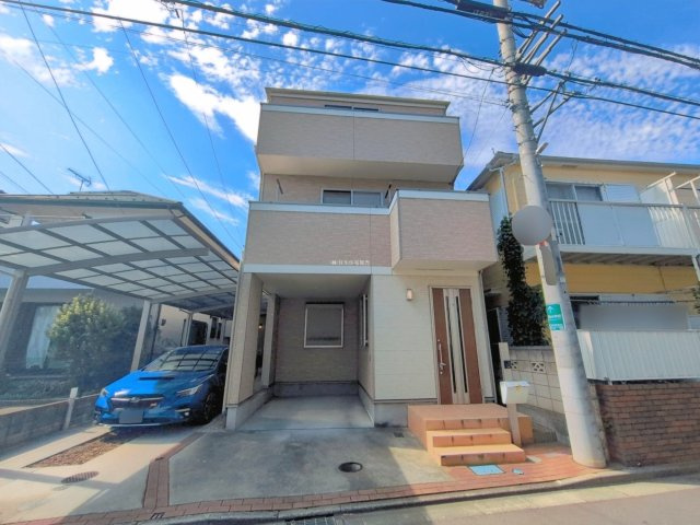 ふじみ野市北野２丁目の中古一戸建の外観|スーパーやファッション、グルメ、病院や郵便局なども揃ったイオンタウンふじみ野が徒歩8分の近さにあり生活利便性◎！