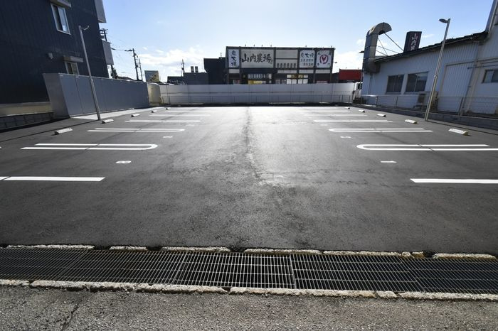 ルミナス掛尾町の駐車場
