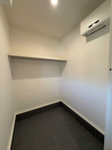 須磨区若草町３丁目　新築戸建ての玄関|玄関横のシューズインクローゼットです！