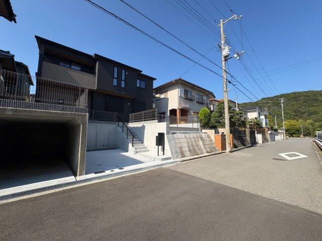 須磨区若草町３丁目　新築戸建ての前面道路含む現地写真|前面道路含む現地写真です