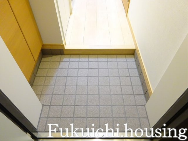ベルク経堂壱番館の玄関