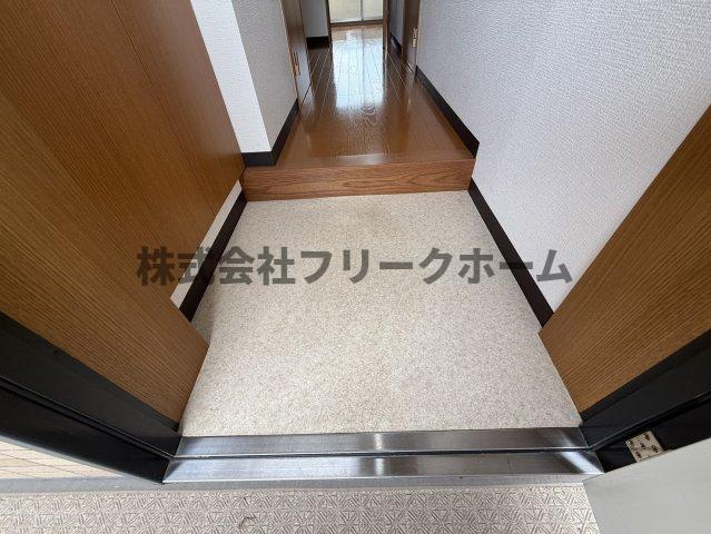 三鷹市上連雀３丁目の賃貸マンションの玄関