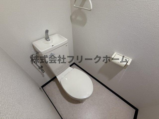 三鷹市上連雀３丁目の賃貸マンションのトイレ