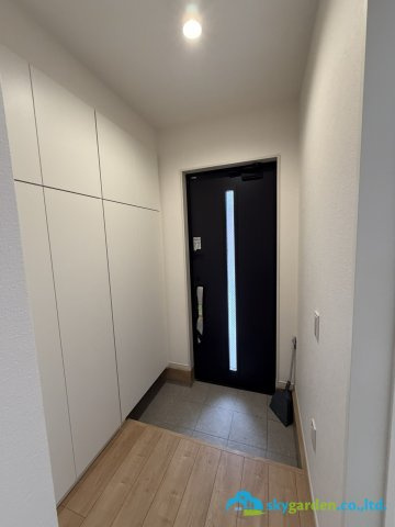 平塚市菫平3期　新築戸建　全1棟1号棟の玄関
