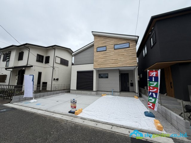 平塚市菫平3期　新築戸建　全1棟1号棟の前面道路含む現地写真