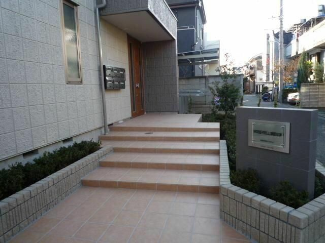 ＷＯＯＤ－ＢＥＬＬ学芸大学のエントランス