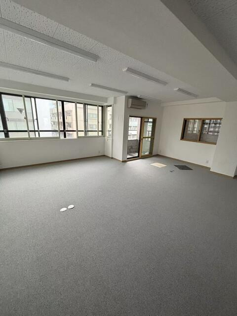 日本屋ビルのロビー