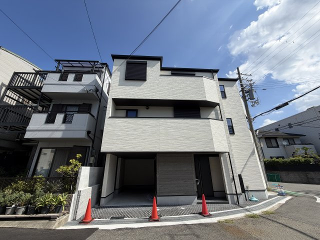今津山中町新築戸建の前面道路含む現地写真