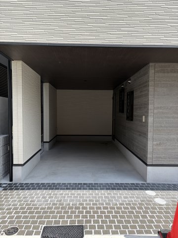 今津山中町新築戸建の駐車場