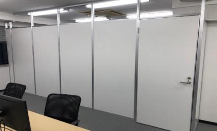 千葉市中央区長洲１丁目の事務所の内装|パーテーション&扉イメージ