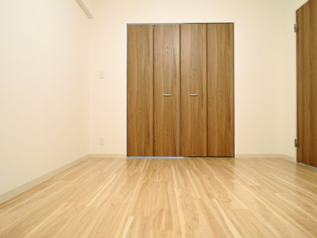 フロイデ川添の子供部屋