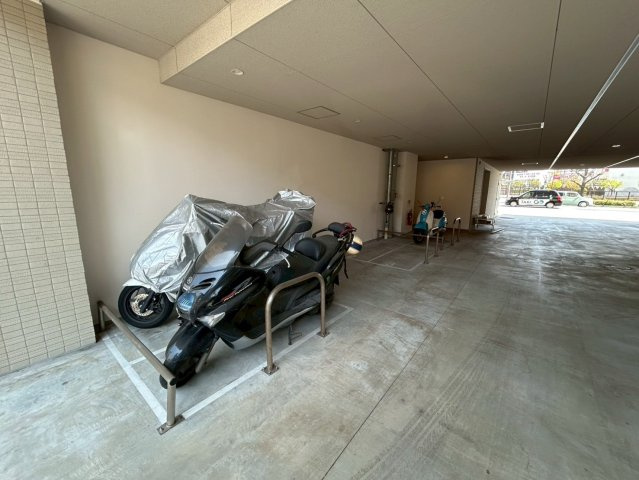 スプランディッド難波キャトルの駐車場
