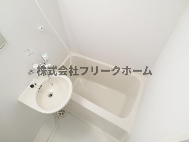 小金井市貫井南町４丁目の賃貸マンションの浴室