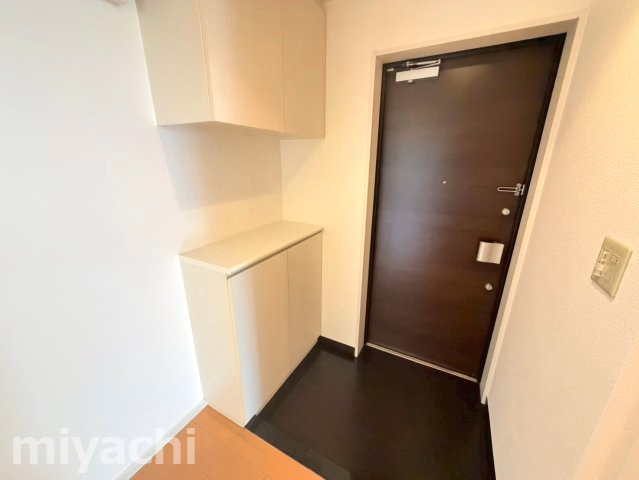 幸町シュンレジデンスの玄関