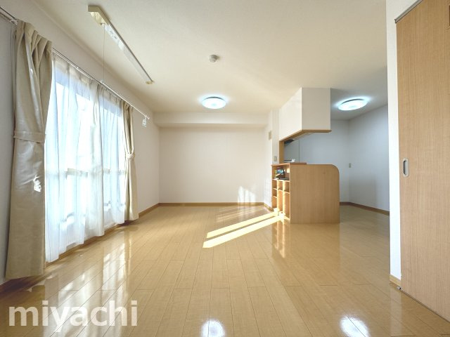 セレーノ壱番館の居間・リビング
