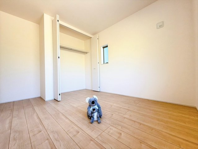 【洋室】 | 渋川市金井　平屋　新築住宅 | 広さはお子様の勉強部屋にも適した広さ！
勉強机や本棚などの家具を置いてもフリースペースも確保することができます。