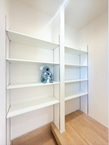 【収納】 | 渋川市金井　平屋　新築住宅 | アウトドア用品や靴などもすっきり収納できるシューズインクローゼットです♪