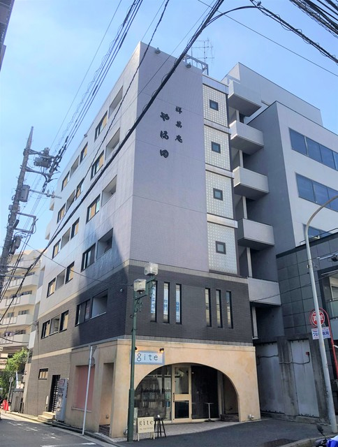 や満田ビルの外観