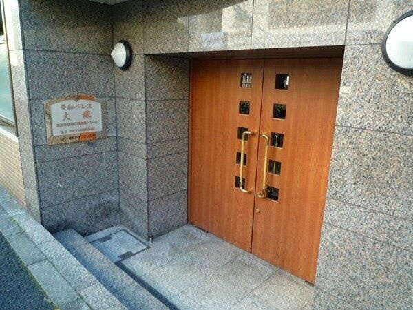 菱和パレス大塚のエントランス