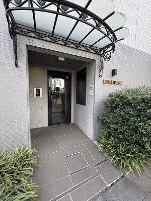【エントランス】ＬＡＵＲＥＬ　ＴＯＧＯＳＨＩ