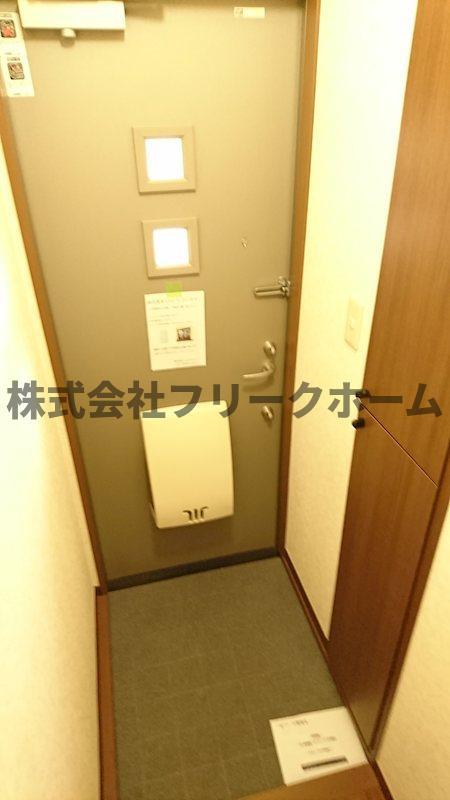 武蔵野市西久保１丁目のアパートの玄関