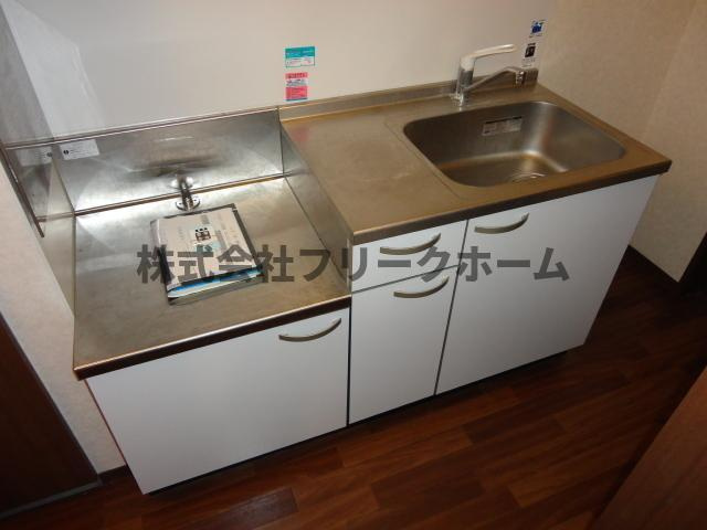 武蔵野市西久保１丁目のアパートのキッチン