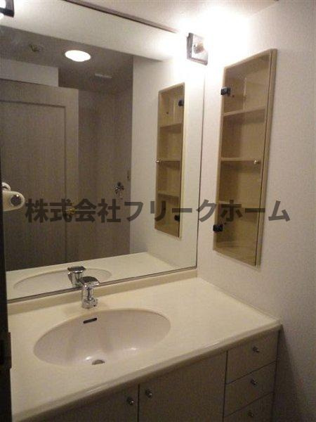 三鷹市下連雀３丁目の賃貸マンションの洗面所