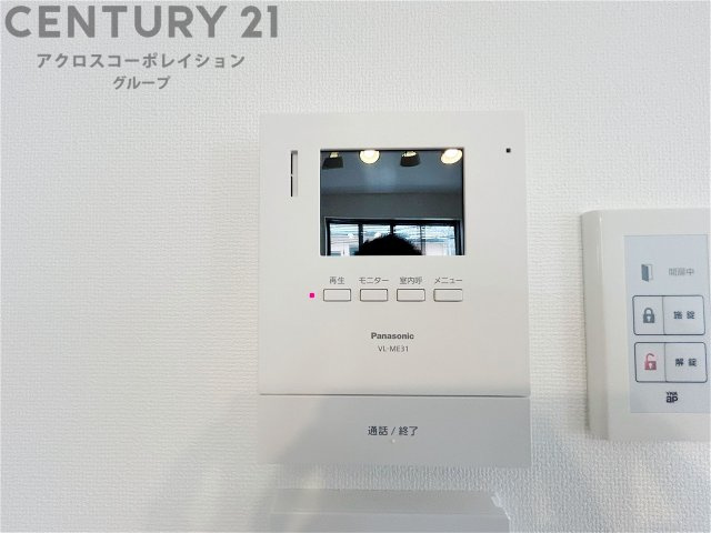 訪問者が来たときにテレビ画面で確認できるため、安心してドアを開けられます。録画機能があるものもあり、留守中に来訪者を記録しておくことができます。利便性が高く、セキュリティ面でも安心です。