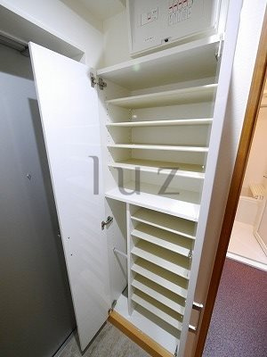 エフパークレジデンス横浜反町3261の玄関