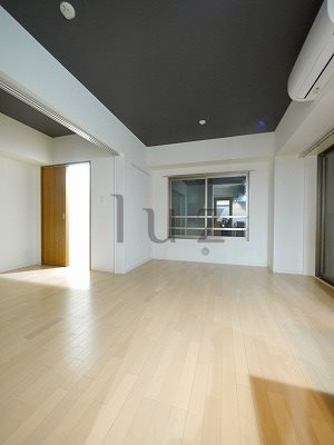 エフパークレジデンス横浜反町3261の居間・リビング