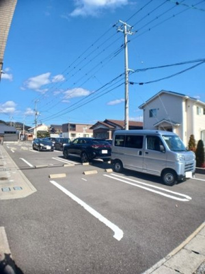 【駐車場】 | グレイスフル・ユウナⅢ | 車をお持ちの方に嬉しい駐車場付きの物件です
