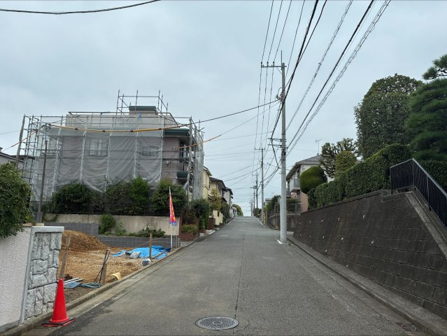 横浜市青葉区あざみ野２丁目新築戸建の前面道路含む現地写真