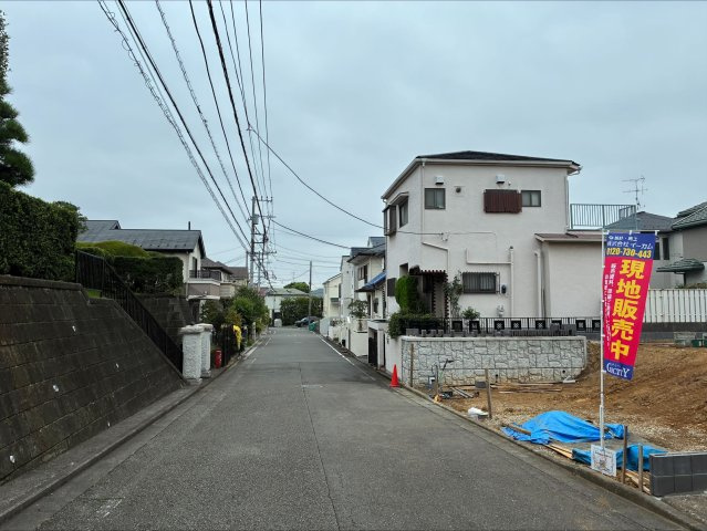 横浜市青葉区あざみ野２丁目新築戸建の前面道路含む現地写真