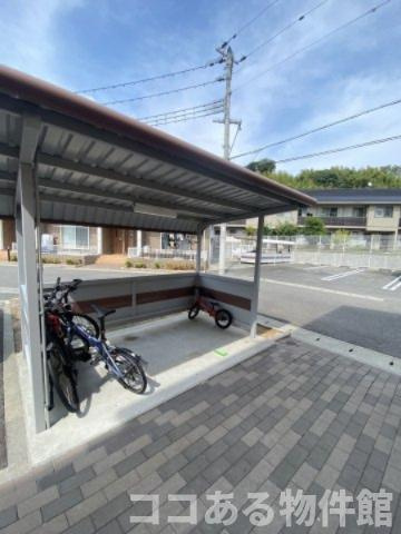 シャトー・シモハタ3の駐車場|駐輪場