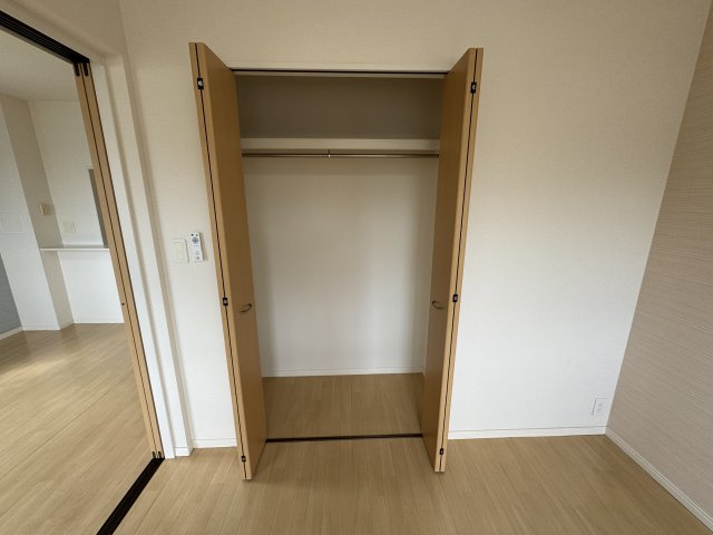 レイクビレッヂの収納|クローゼット（南側洋室）