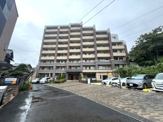 OSI取手新町の外観|駐車場から物件入り口まで