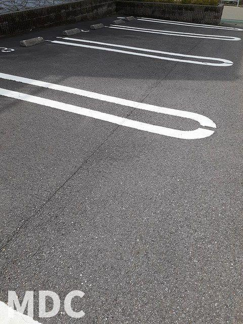 ランブロスの駐車場