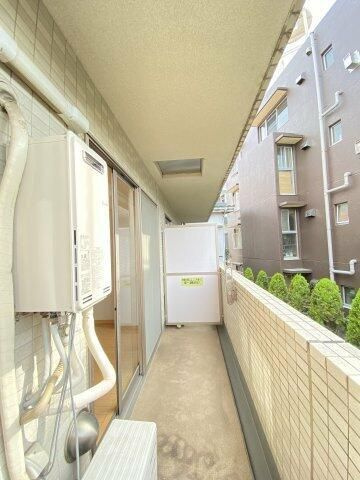 シャトーポレール若林のバルコニー