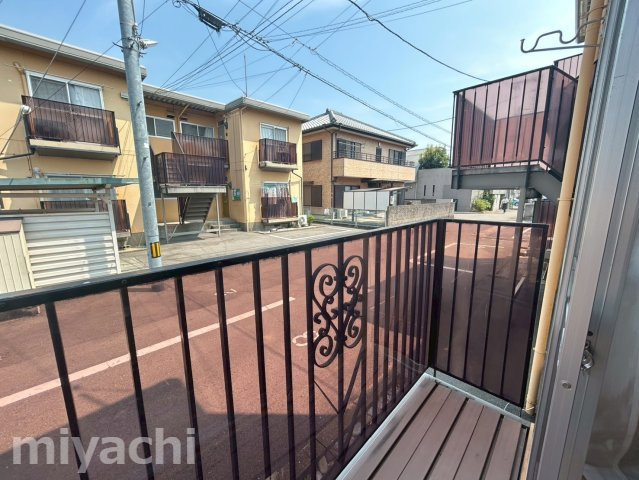 徳島市北島田町２丁目のアパートのバルコニー