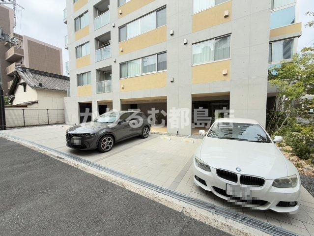 アウスレーベン都島Ⅰの駐車場