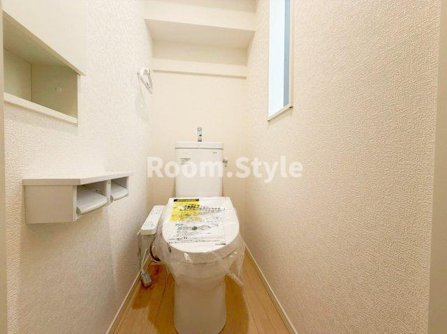 西東京市ひばりが丘北４丁目の新築一戸建のトイレ|空室のためご都合に合わせてご内覧できます
お問合せはお電話でもお受付しております。
03-6450-5211