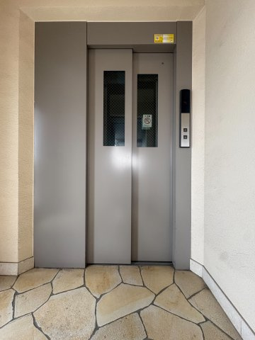 狛江市中和泉５丁目の賃貸マンションの収納