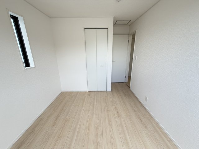 浦添市西原　第6（全2棟）ラスト2号棟の収納|2号棟　洋室5.7帖＋CL付き♪
