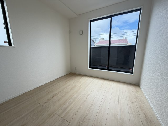 浦添市西原　第6（全2棟）ラスト2号棟の洋室|2号棟　洋室5帖＋CL付き♪