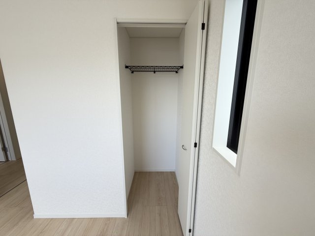 浦添市西原　第6（全2棟）ラスト2号棟の収納|2号棟　洋室5帖＋CL付き♪