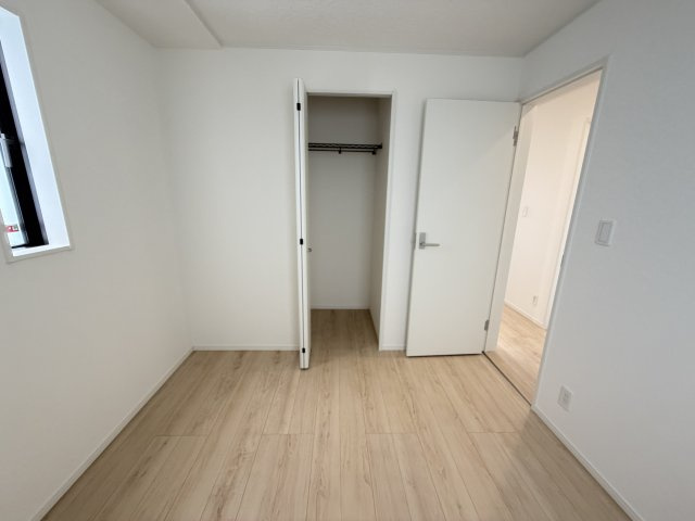 浦添市西原　第6（全2棟）ラスト2号棟の洋室|2号棟　洋室4.5帖＋CL付き♪