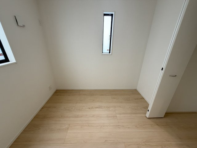 浦添市西原　第6（全2棟）ラスト2号棟の洋室|2号棟　洋室4.5帖＋CL付き♪